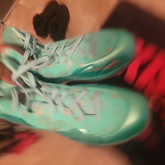 nike air hyperposite statue of liberty sz 11 Sole Is Seperating Due To Age